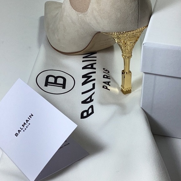 Balmain
Women's Pointed Toe Sculpted High Heel Ankle Boots - Picture 15 of 16